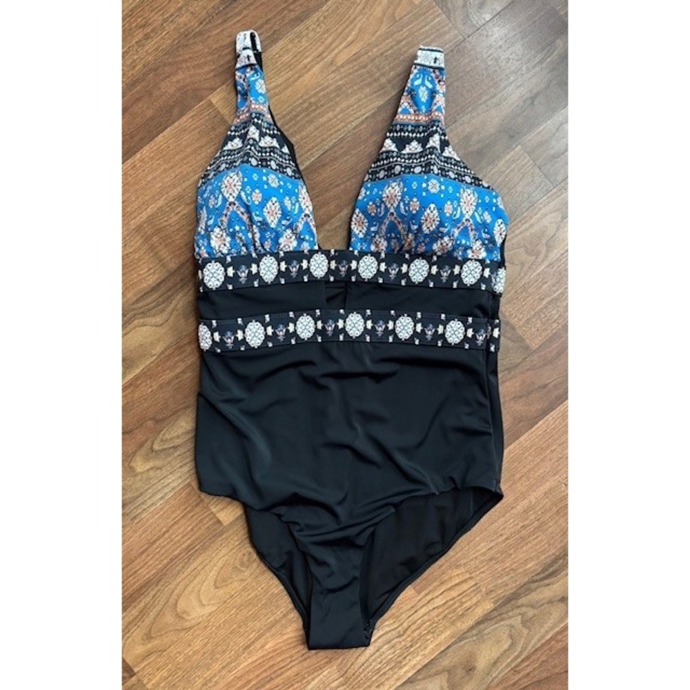 Meet.Curve Womens XL Blue Charming Printed Cut Out One-Piece Swimsuit Boho NWOT - Picture 3 of 8